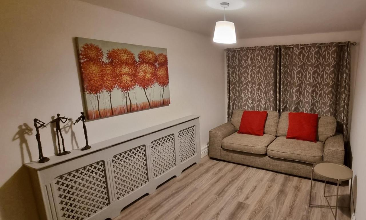 Spacious Curragh 2-Bed Apartment With Own Entrance Brownstown Buitenkant foto