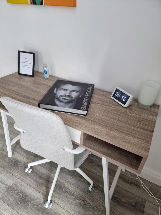 Spacious Curragh 2-Bed Apartment With Own Entrance Brownstown Buitenkant foto