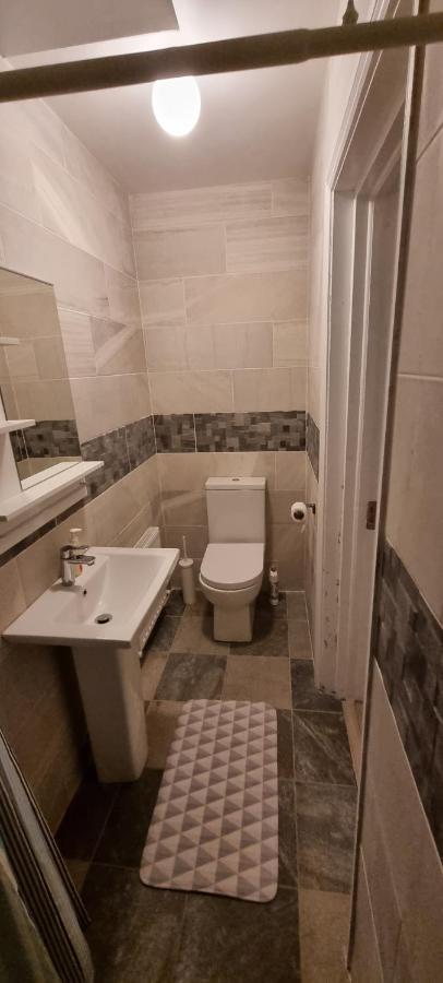 Spacious Curragh 2-Bed Apartment With Own Entrance Brownstown Buitenkant foto