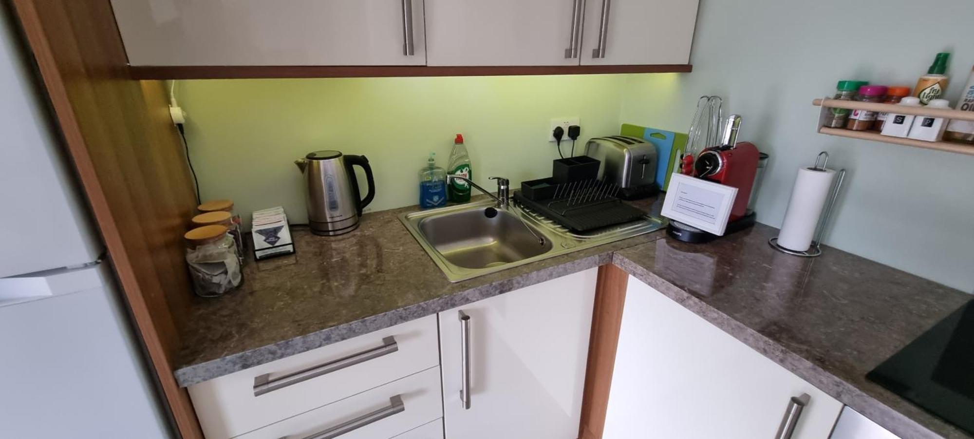 Spacious Curragh 2-Bed Apartment With Own Entrance Brownstown Buitenkant foto