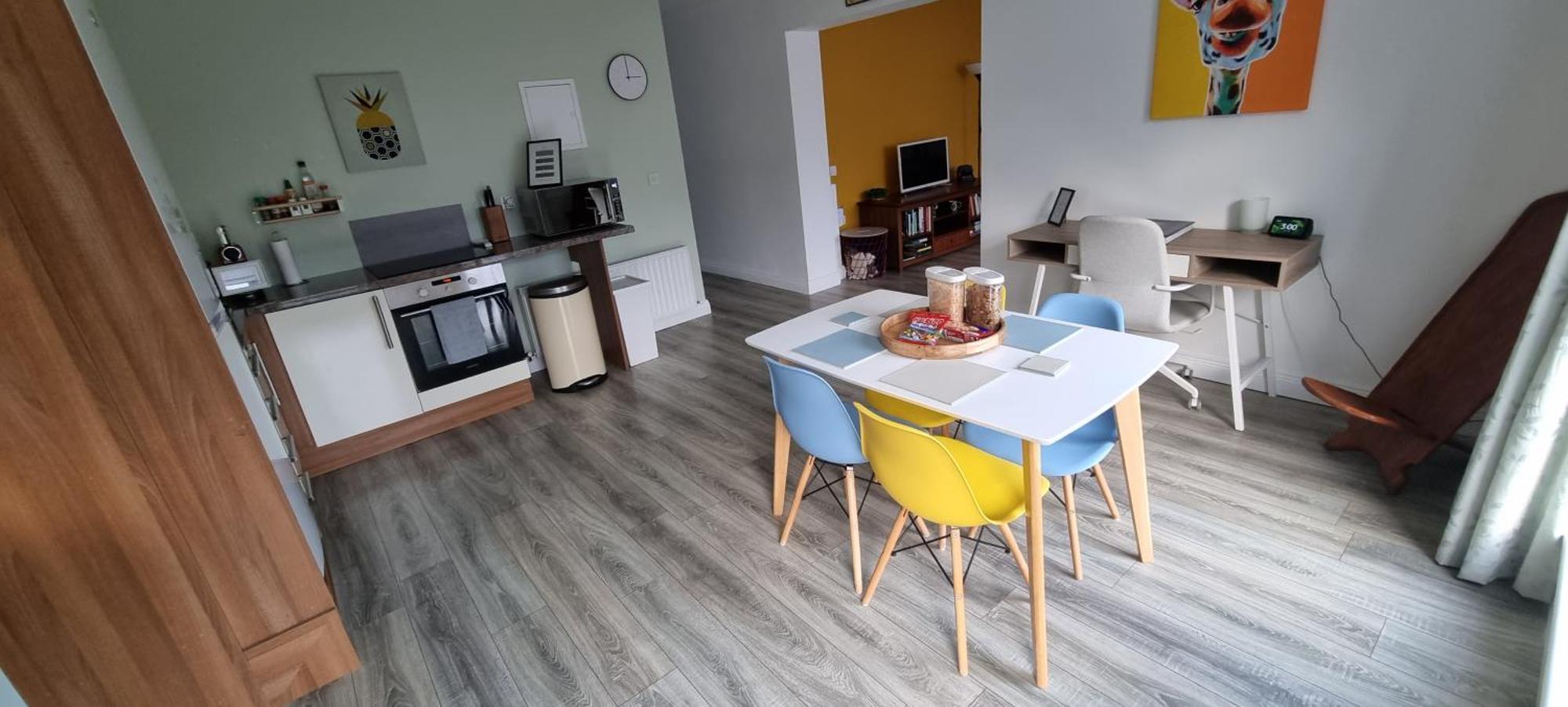 Spacious Curragh 2-Bed Apartment With Own Entrance Brownstown Buitenkant foto