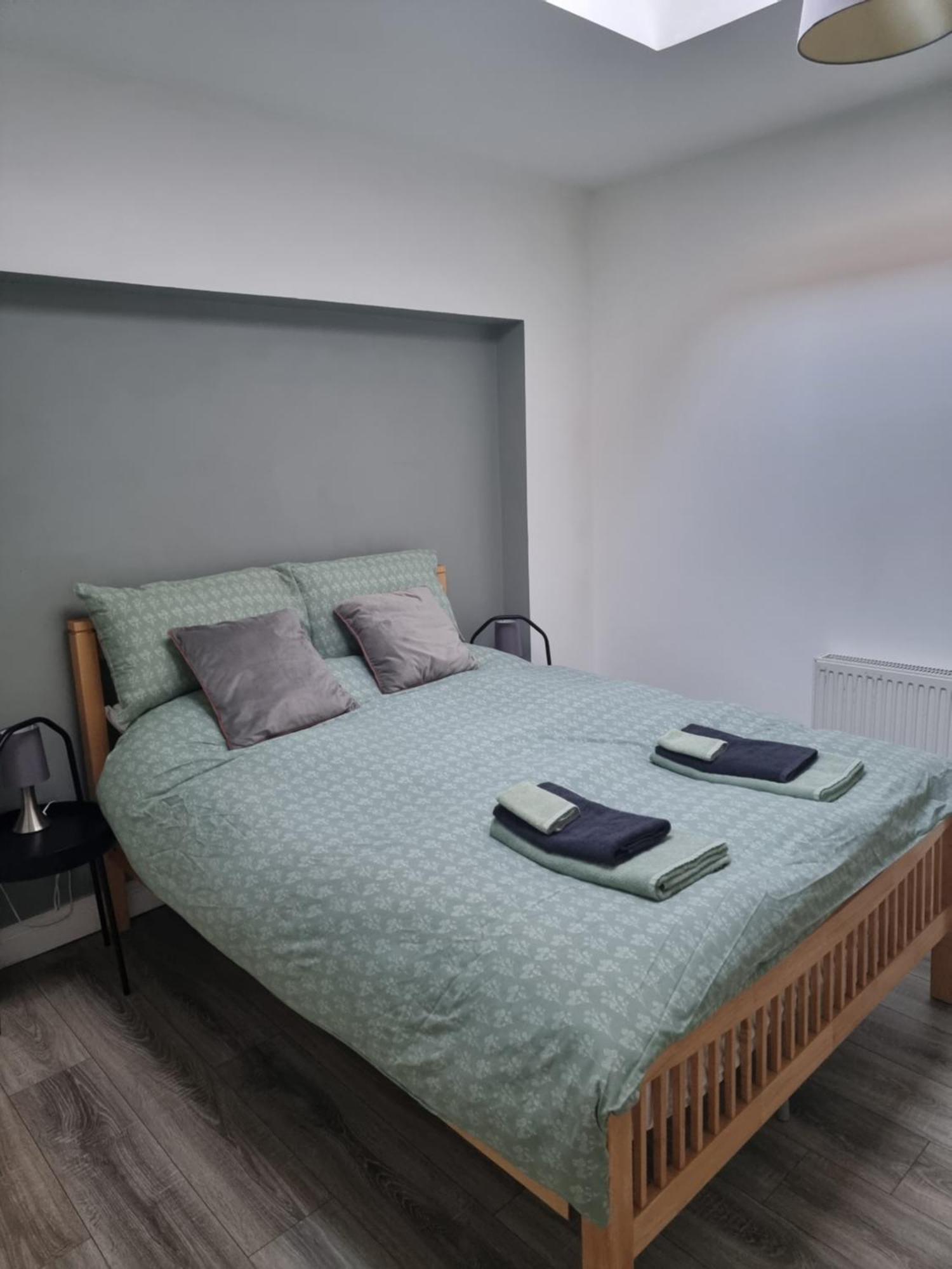 Spacious Curragh 2-Bed Apartment With Own Entrance Brownstown Buitenkant foto