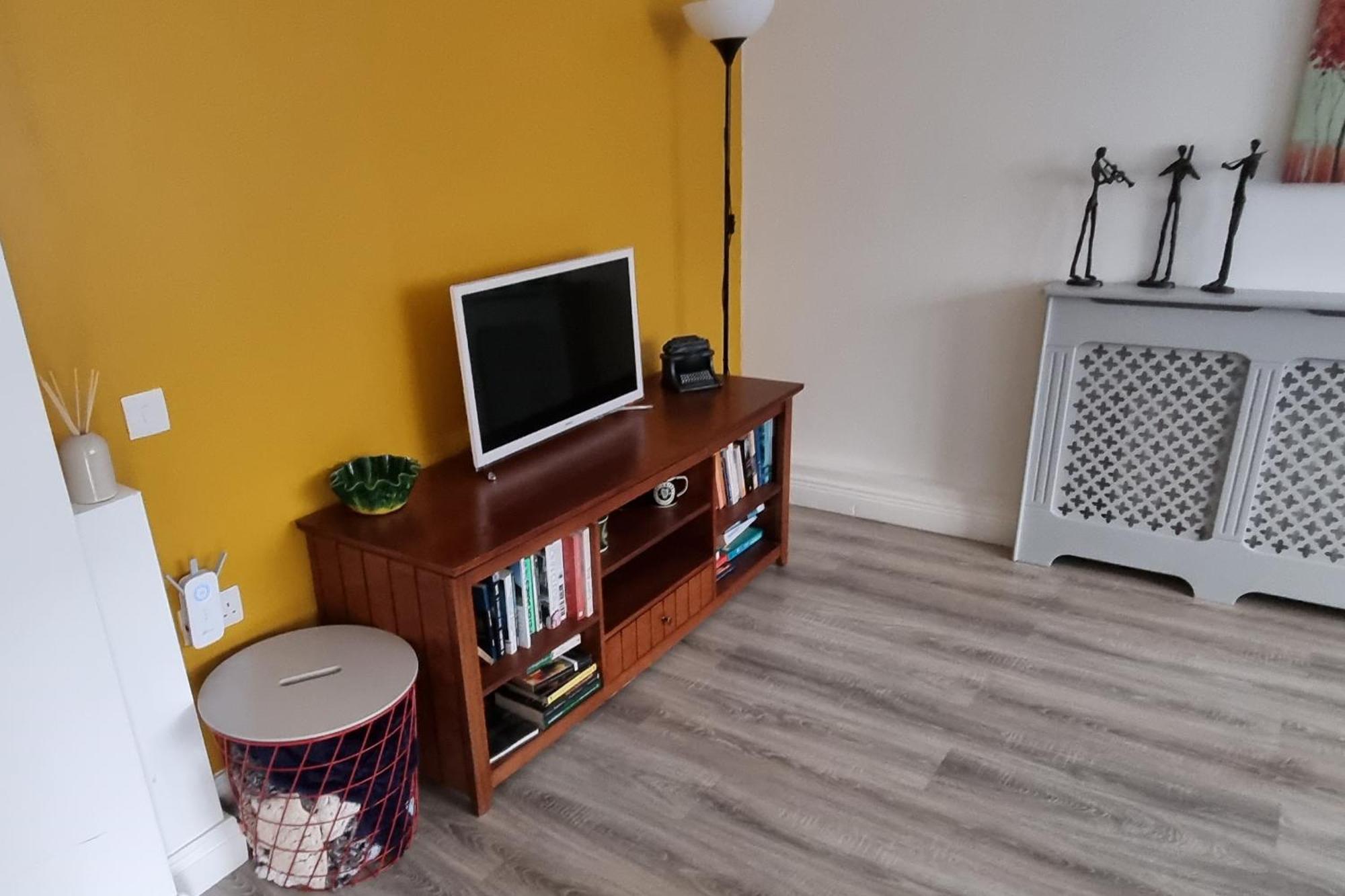 Spacious Curragh 2-Bed Apartment With Own Entrance Brownstown Buitenkant foto